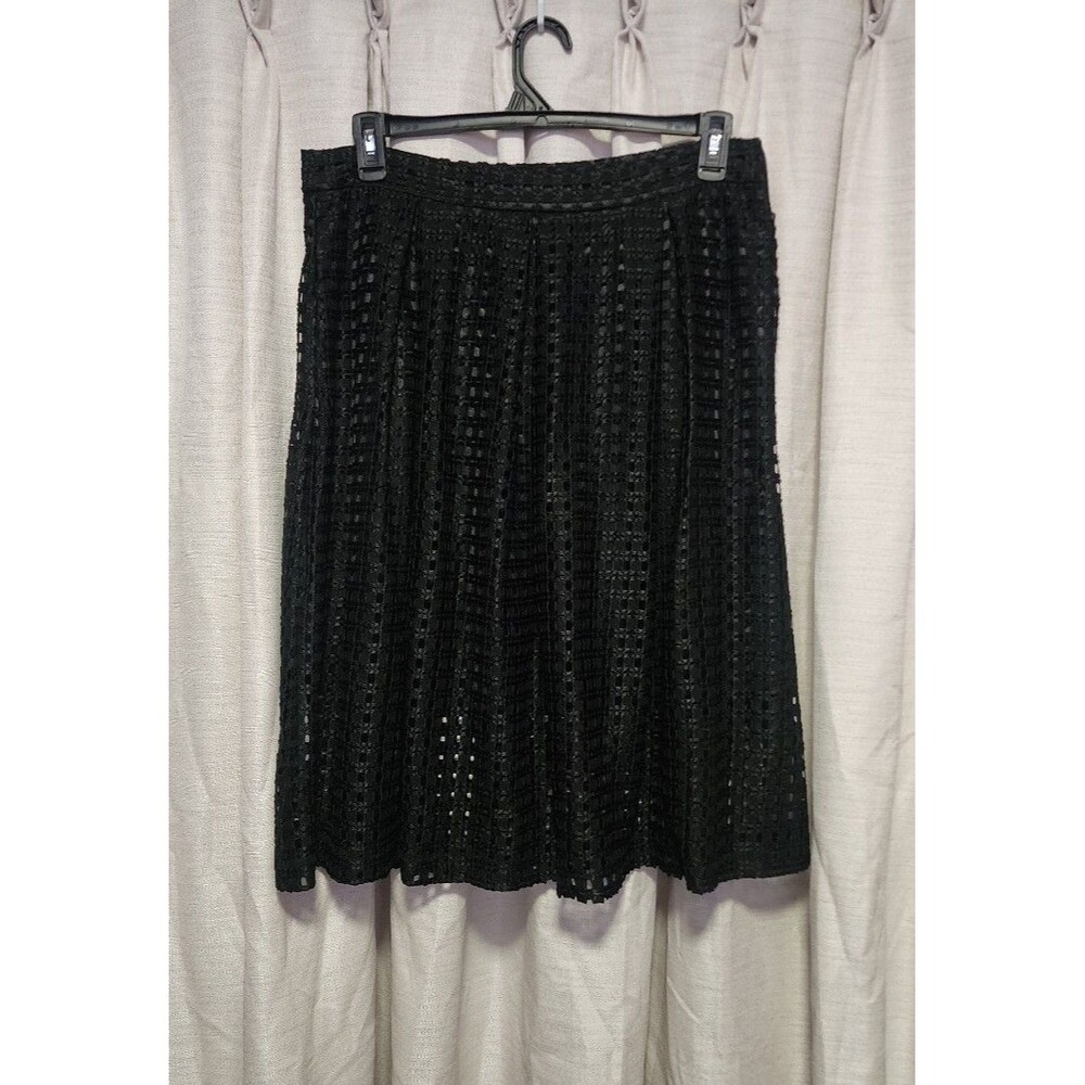 NY&Co Womens size 12 black cutout, crochet-style mid-length pleated skirt NWT